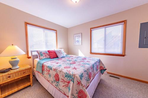 Duck R Way - Poteskeet, Ocean View, 260 Yds to Beach, Pool, Hot Tub, Walk to Downtown Duck – Duck, NC