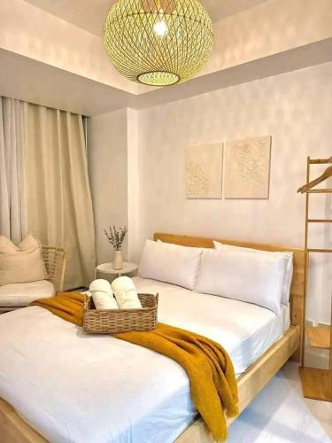 Azure Urban Resort Staycation By J&R, Manila
