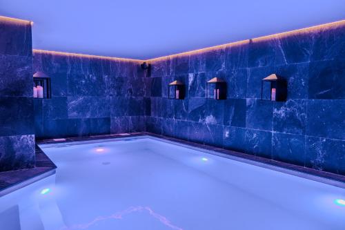 Swimming pool, Araucaria Hotel & Spa in La Plagne