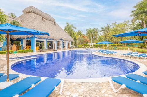 Swimming pool, Royal Decameron Salinitas - All Inclusive in Los Cobanos