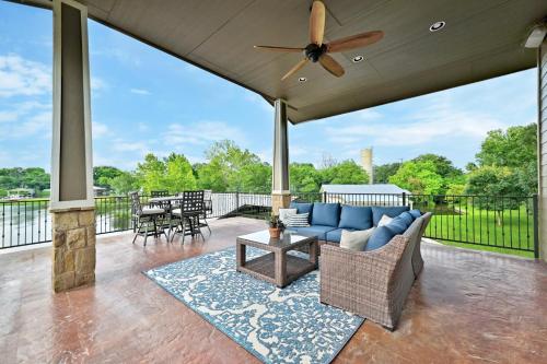 Luxurious Retreat on Lake LBJ: Pool, Hot Tub, Dock in Granite Shoals (TX)
