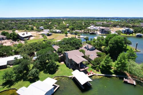 Luxurious Retreat on Lake LBJ: Pool, Hot Tub, Dock in Granite Shoals (TX)