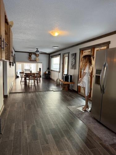 Létesítmények, Cowboy Cabin- Lakefront Rental Northern Saskatchewan in North Battleford
