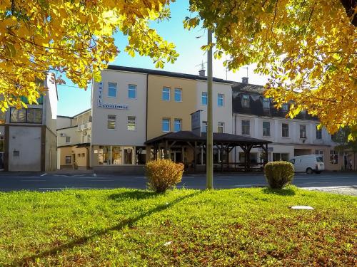 Hotel Zvonimir, Otočac bei Vukelići