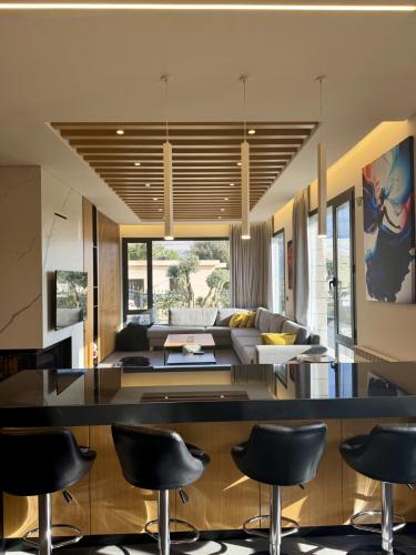 La Villa Kfardebian Stone Villa in Фарая