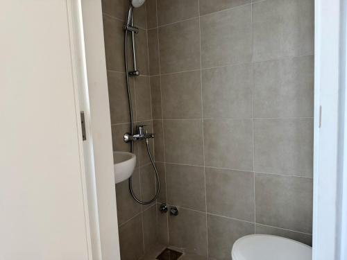 Retro 6E 2-BR Loft in Gemmayze - image 3