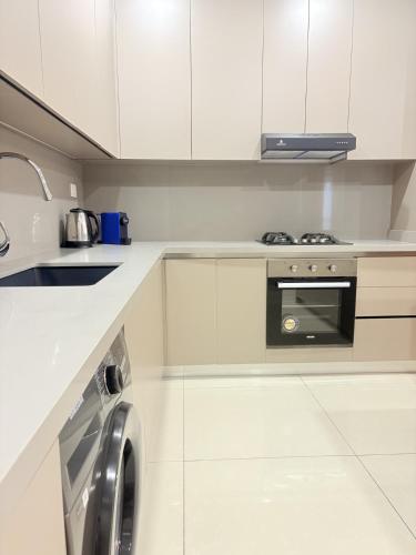 Brown 7 3BR Apt in Sioufi - image 7