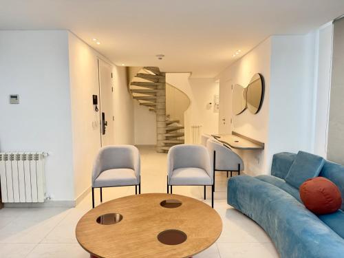Retro 2E 2-BR Loft in Gemmayze - image 4