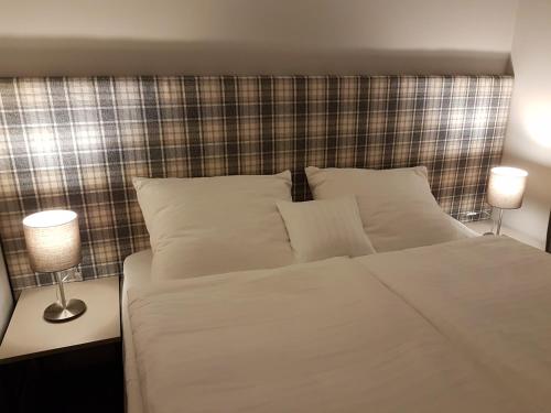 2 bedrooms, 4 beds