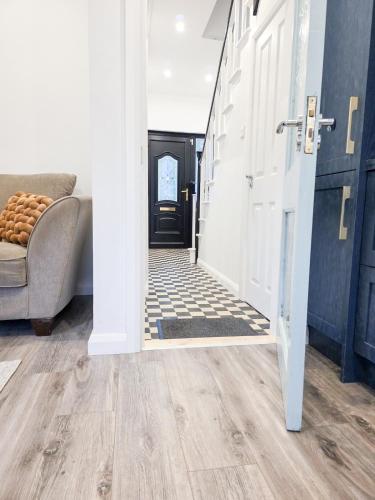 Gaeltacht Qtr Belfast Beautiful Home Sleeps 9 in Falls Park