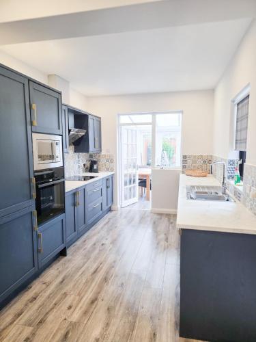 Gaeltacht Qtr Belfast Beautiful Home Sleeps 9 in Falls Park