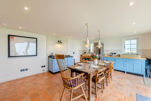 Iekārtas, 4 Bed in Llangower oc-f31072 in Langovera