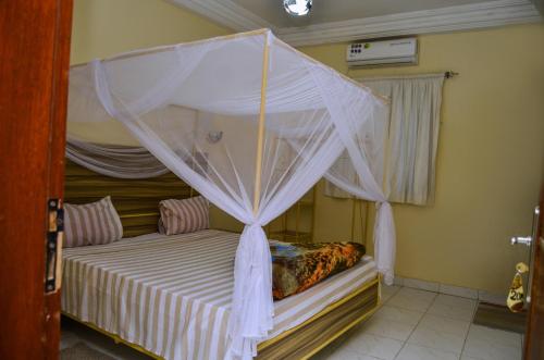 HOTEL TOOLBI LAC ROSe in 尼亞加