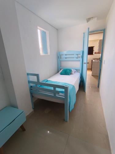 Habitación sencilla con baño compartido