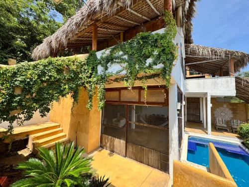 Refugio tropical con alberca, WIFI Starlink y vista al mar in San Agustinillo