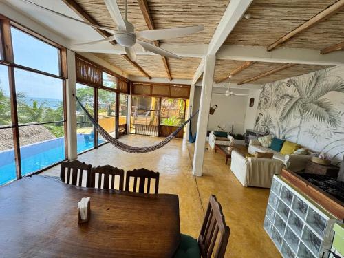 Refugio tropical con alberca, WIFI Starlink y vista al mar in San Agustinillo
