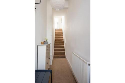Bright Maida Vale Flat near Shops Transport Links - image 8