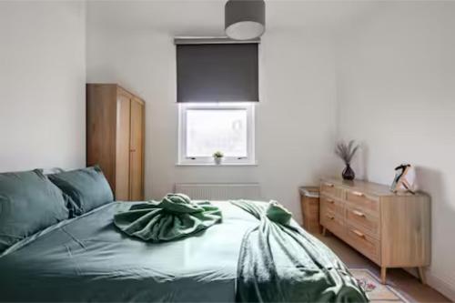Bright Maida Vale Flat near Shops Transport Links - image 10