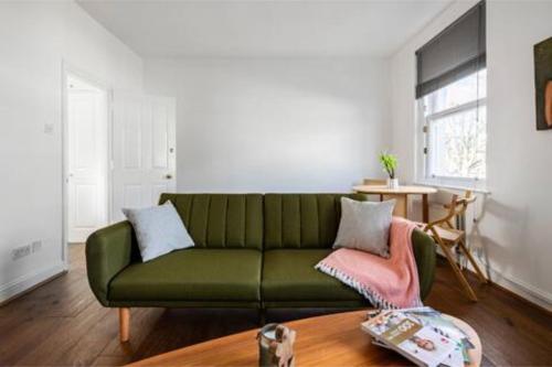 Bright Maida Vale Flat near Shops Transport Links - image 13