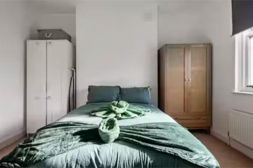 Bright Maida Vale Flat near Shops Transport Links - image 6