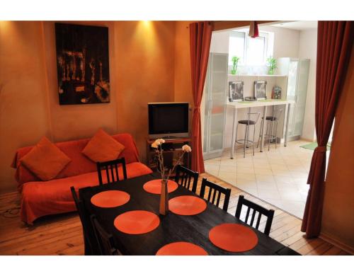 Elegance on a Budget - Rooms for Rent in Sofia Center, Sofia (Foto 5)