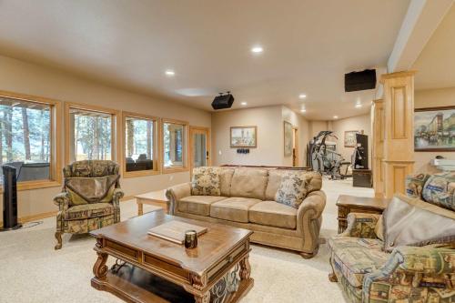 Peaceful Pines! Pool Table, Gym & Forest Views in Gleneagle (CO)