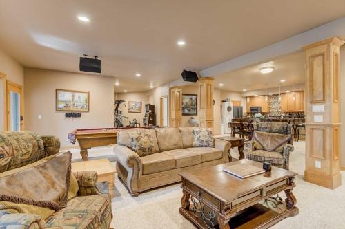 Peaceful Pines! Pool Table, Gym & Forest Views in Gleneagle (CO)