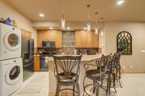 Peaceful Pines! Pool Table, Gym & Forest Views in Gleneagle (CO)