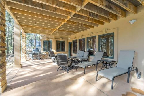 Peaceful Pines! Pool Table, Gym & Forest Views in Gleneagle (CO)