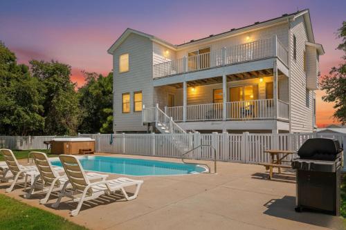 King BEEch - Southern Shores, 300 Yds to Beach, Ocean View, Pool, Hot Hub, Fenced Yard, Southern Shores (photo 3)