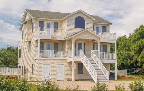 King BEEch - Southern Shores, 300 Yds to Beach, Ocean View, Pool, Hot Hub, Fenced Yard, Southern Shores (photo 5)
