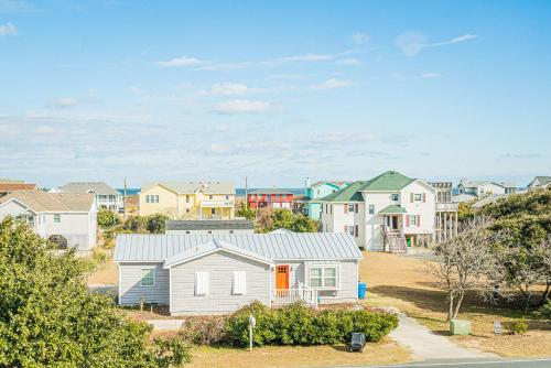 King BEEch - Southern Shores, 300 Yds to Beach, Ocean View, Pool, Hot Hub, Fenced Yard, Southern Shores (photo 6)