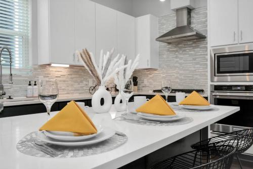 Mohr Haus - Walk to NRG Stadium - Medical Center - Sleeps 8 in Houston, USA