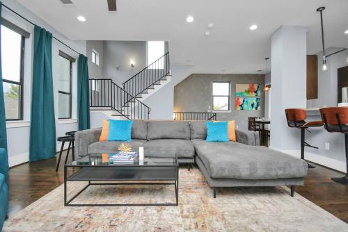 Skyline Views - Sleeps 10 Home Near Downtown in Houston, Vereinigte Staaten von Amerika