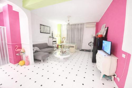 POP ART ROOM Bnb 10 min from DUOMO 2