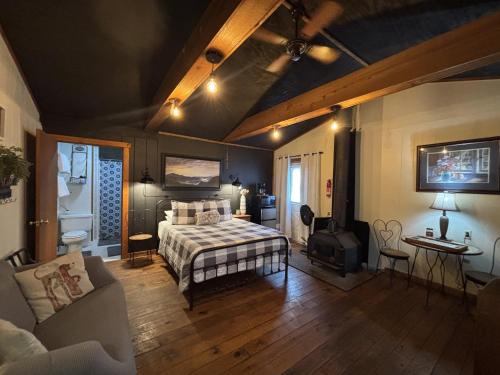 The Iris Garden Downtown Cottages and Suites in Nashville (IN)