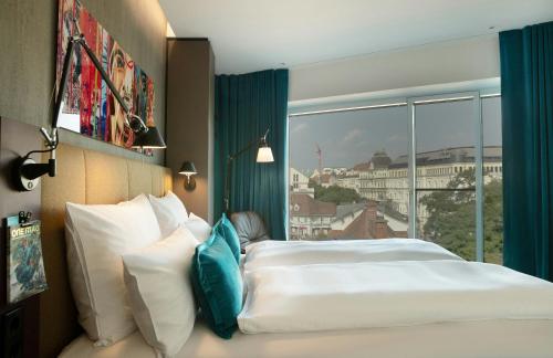 room detail thumbnail 1