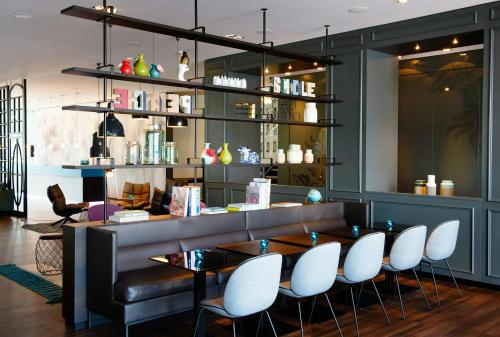 Motel One Amsterdam - image 13