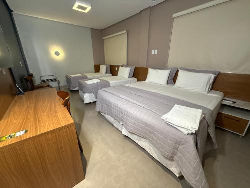 1 double bed, 2 twin beds