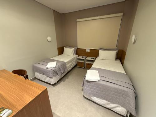 2 twin beds