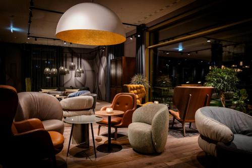 Bar/ Salón, Motel One Würzburg (Motel One Wurzburg) in Altstadt