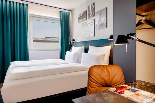 Motel One Hamburg am Michel - image 5