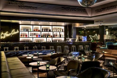 Motel One Hamburg am Michel - image 7