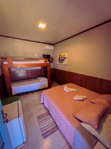 1 double bed, 1 bunk bed