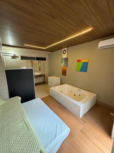 CASA ESPACOSA COM PISCINA AQUECIDA e 5 SUITES COM AR CONDICIONADO in Estância Chácara Itapema