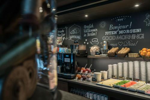 Motel One Berlin-Alexanderplatz - image 7