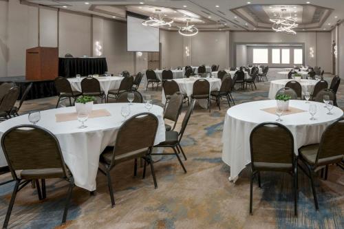 Αίθουσα συνεδριάσεων / δεξιώσεων, Oshkosh Marriott Waterfront Hotel & Convention Center in Όσκος(Ουισκόνσιν)