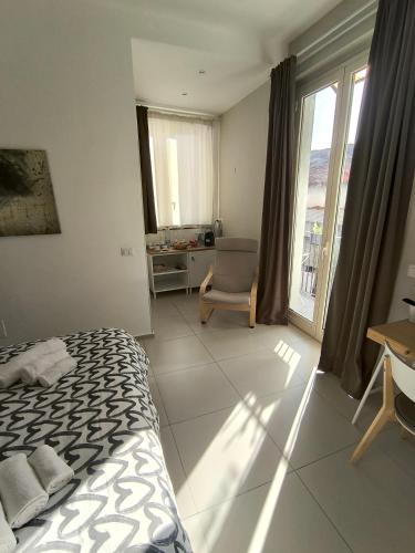 Home Catania Dante Accommodations, Catania