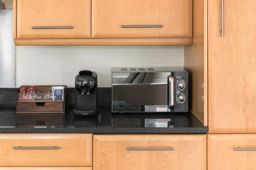 Luxury 70 sqm 1 Bedroom Hoxton Square London Near Old St Tube and Metro Sleeps 4 (F3 HP) - image 10