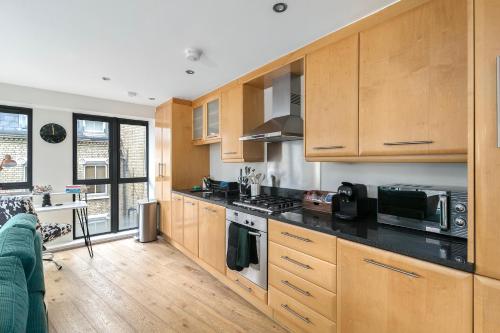 Luxury 70 sqm 1 Bedroom Hoxton Square London Near Old St Tube and Metro Sleeps 4 (F3 HP) - image 14